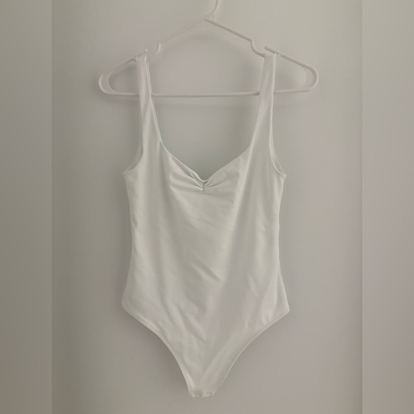 Babaton White Contour Top - Picture 3 of 4